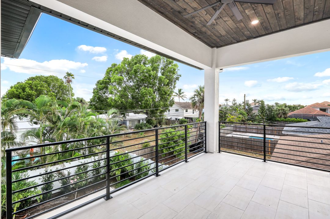 524 103rd Ave N, Naples, FL 34108