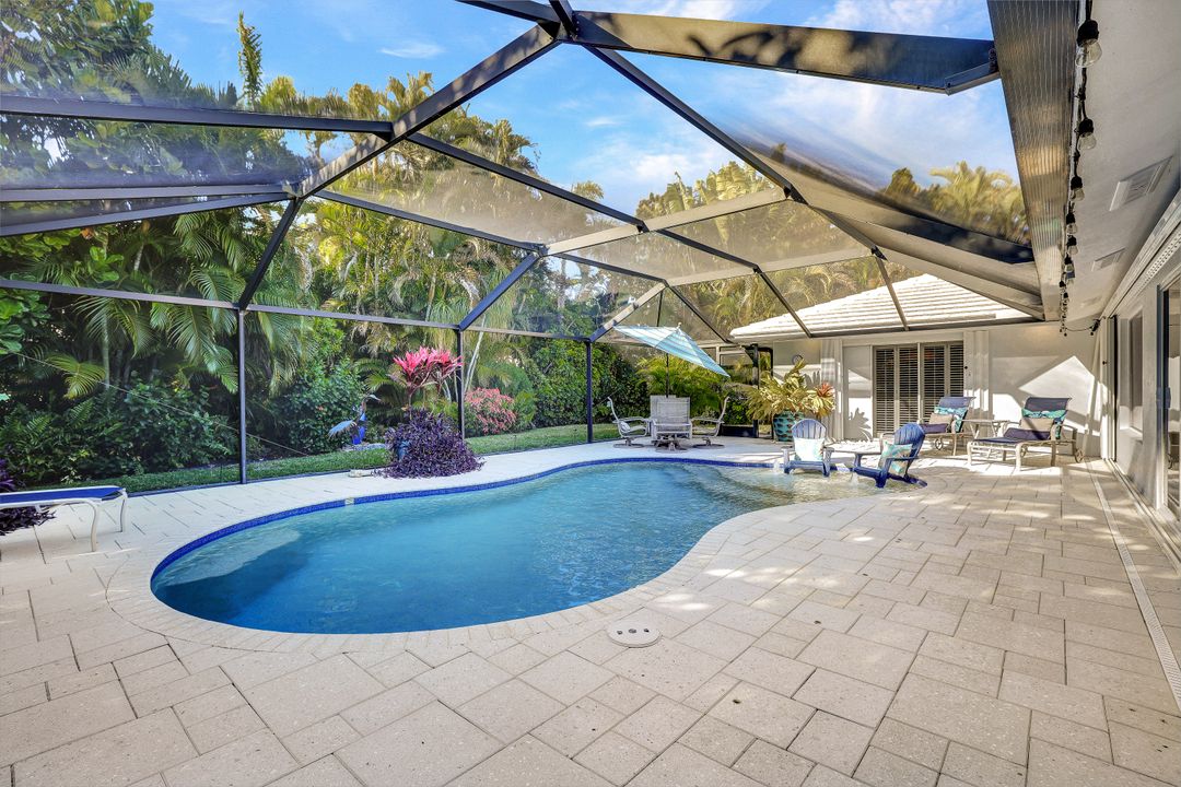 735 Old Trail Dr, Naples, FL 34103