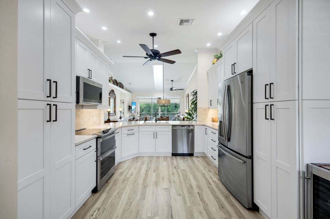 526 Lake Louise Cir #402, Naples, FL 34110