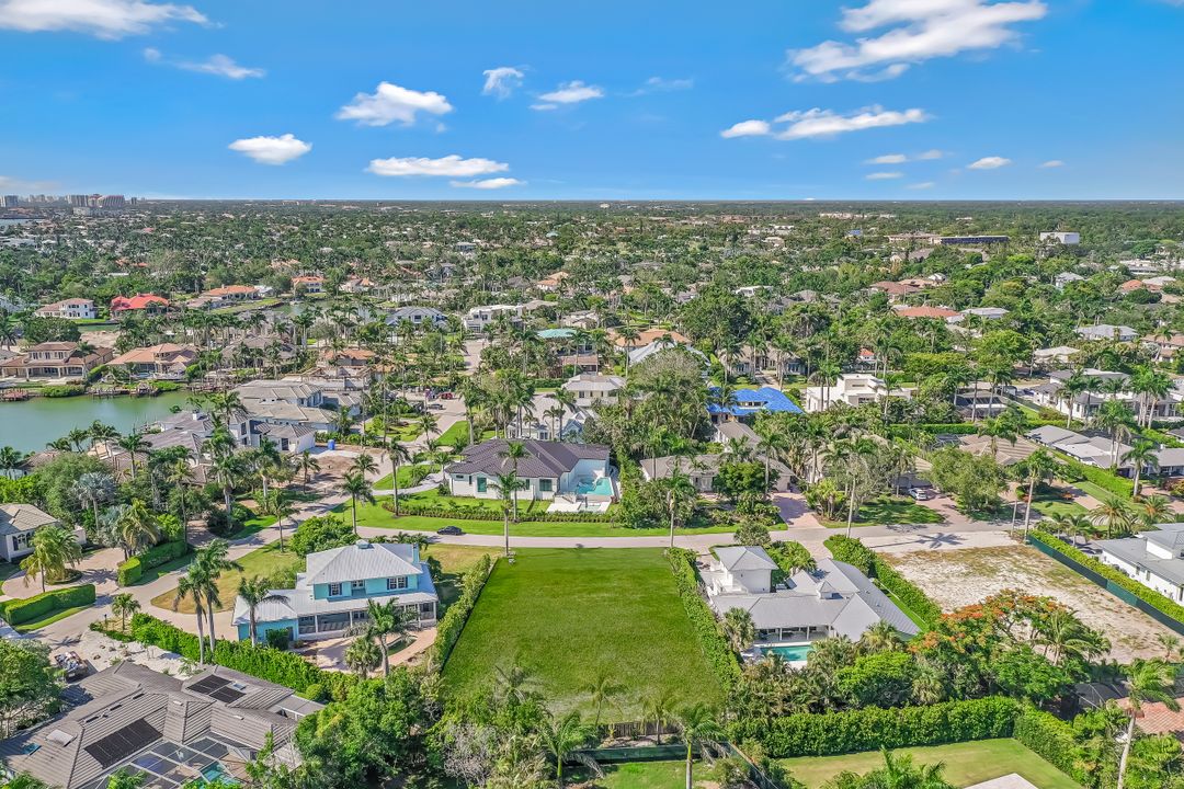 350 Rudder Rd, Naples, FL 34102