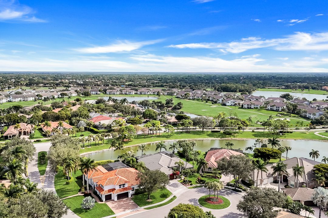 5926 Amberwood Dr, Naples, FL 34110