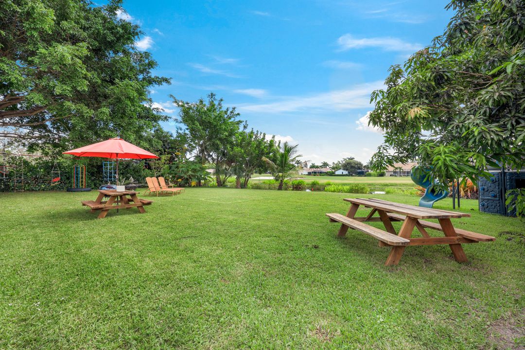 391 Torrey Pines Point, Naples, FL 34113
