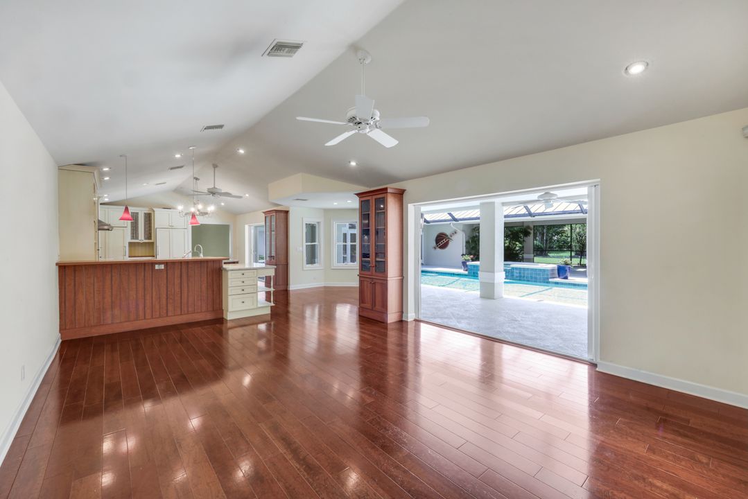 675 Murex Dr, Naples, FL 34102