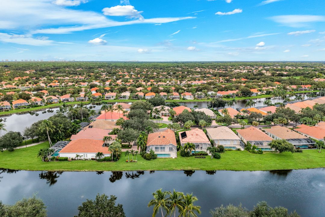 4362 Queen Elizabeth Way, Naples, FL 34119