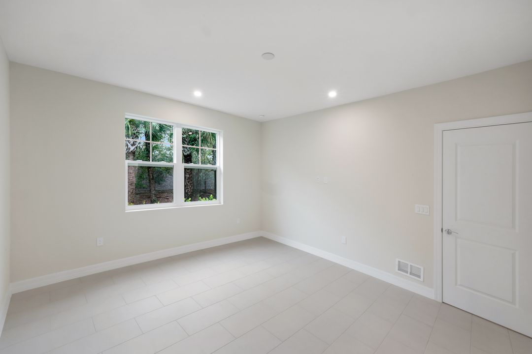280 Antilles Wy E #101, Naples, FL 34112