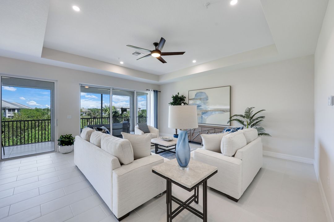 273 Indies Dr E #202, Naples, FL 34114