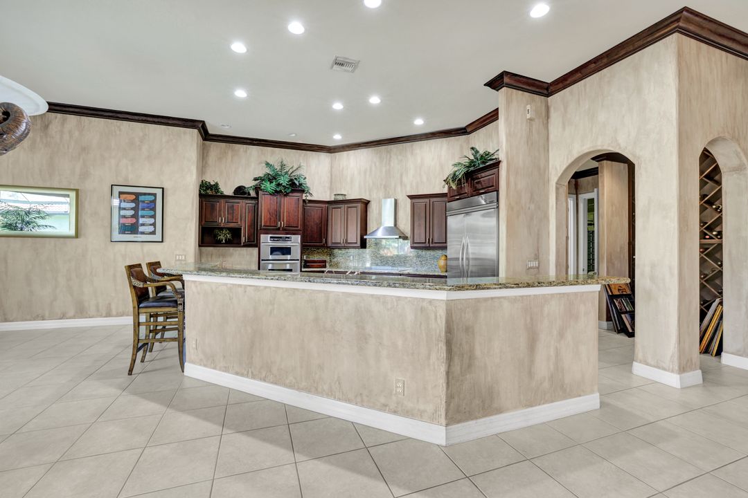 9742 Wilshire Lakes Blvd, Naples, FL 34109