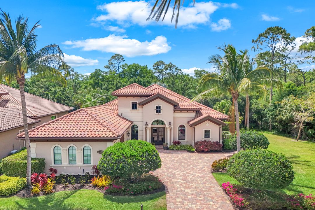 6477 Costa Cir, Naples, FL 34113