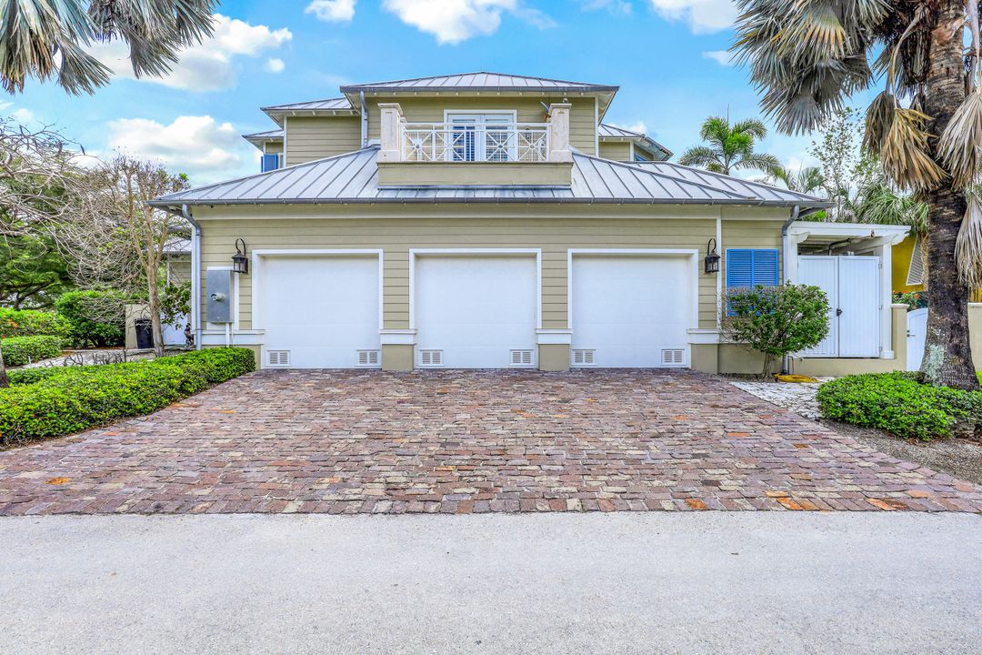 266 15th Ave S, Naples, FL 34102
