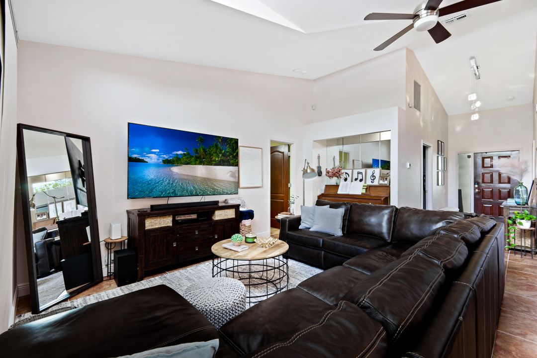 13095 Regent Cir, Fort Myers, FL 33966