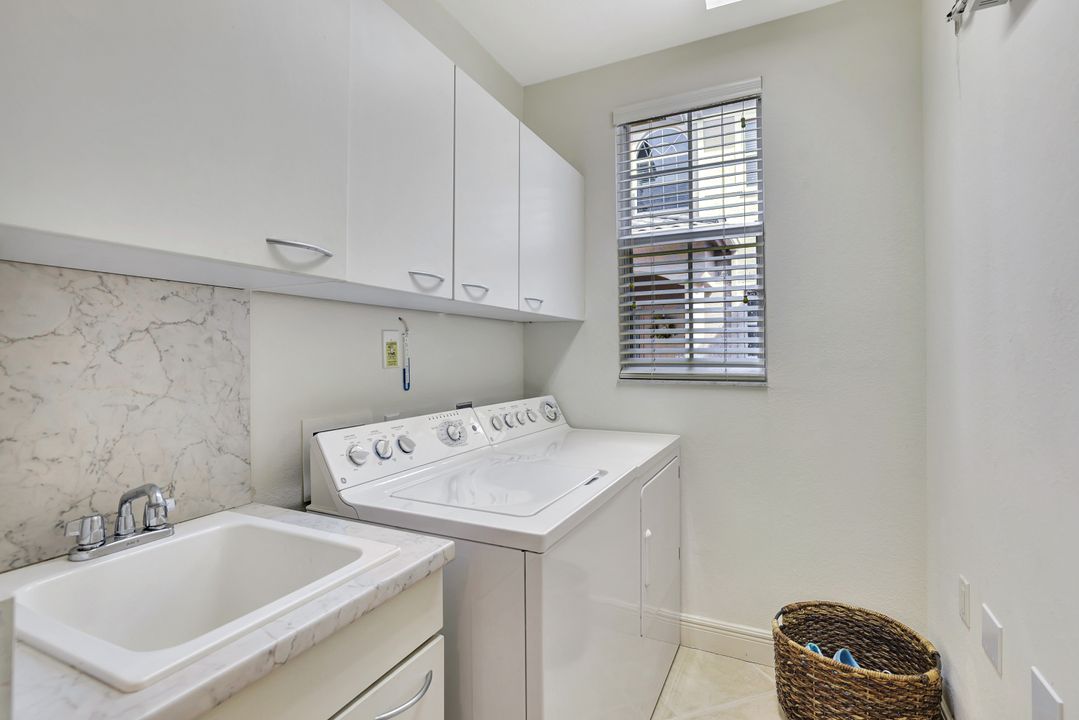721 Regency Reserve Cir, Naples, FL 34119