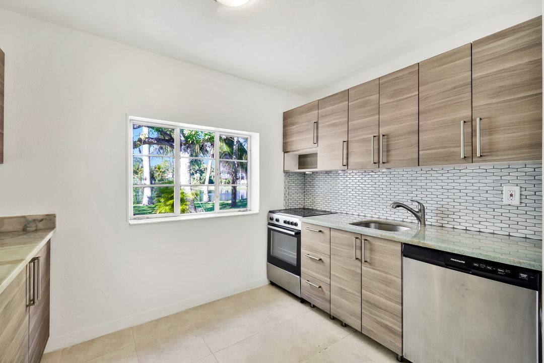 1245 8th Terrace N, Naples, FL 34102