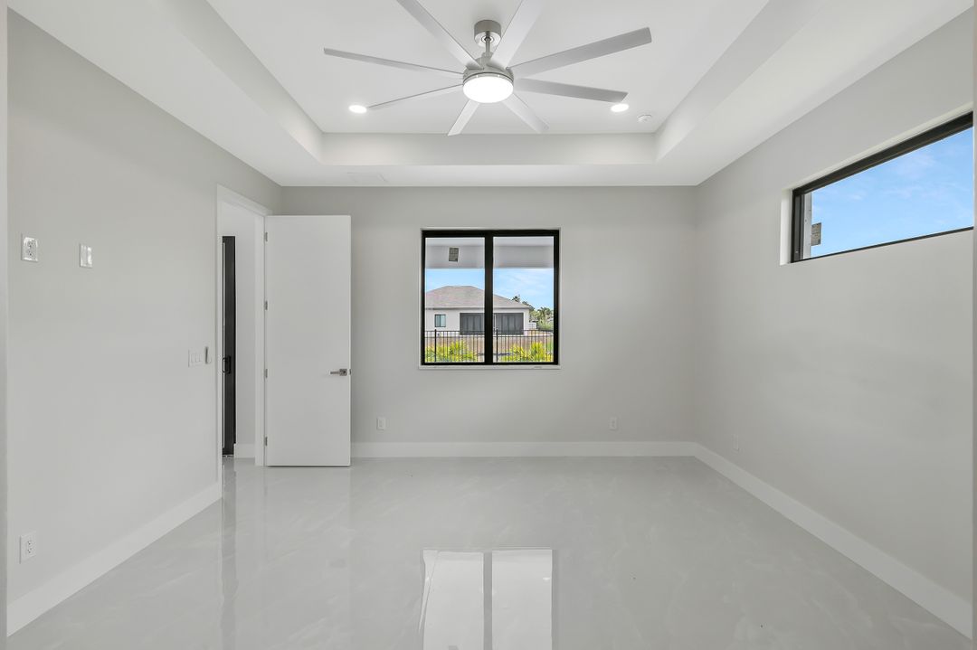 909 SW 11th Ct, Cape Coral, FL 33991