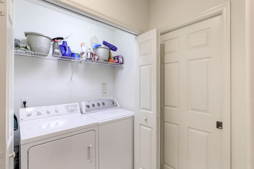 8223 Parkstone Pl #304, Naples, FL 34120