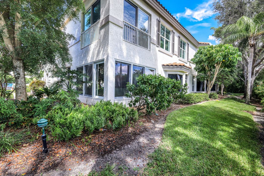 217 Colonade Cir #217, Naples, FL 34103