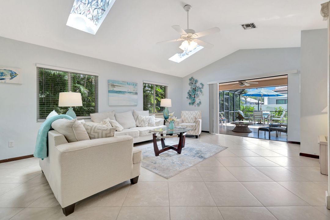 550 94th Ave N, Naples, FL 34108