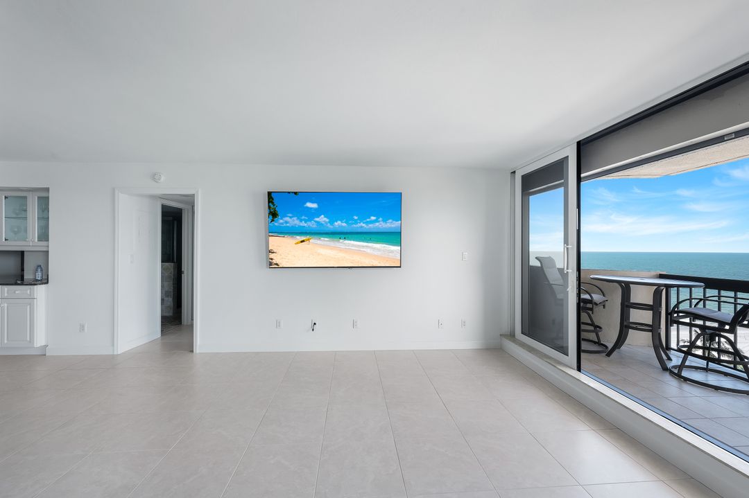 4001 Gulf Shore Blvd N #902, Naples, FL 34103