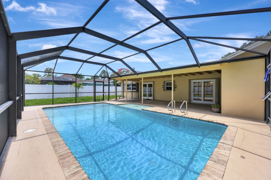 124 Flame Vine Dr, Naples, FL 34110