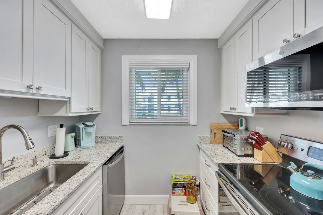 766 Central Ave #207, Naples, FL 34102