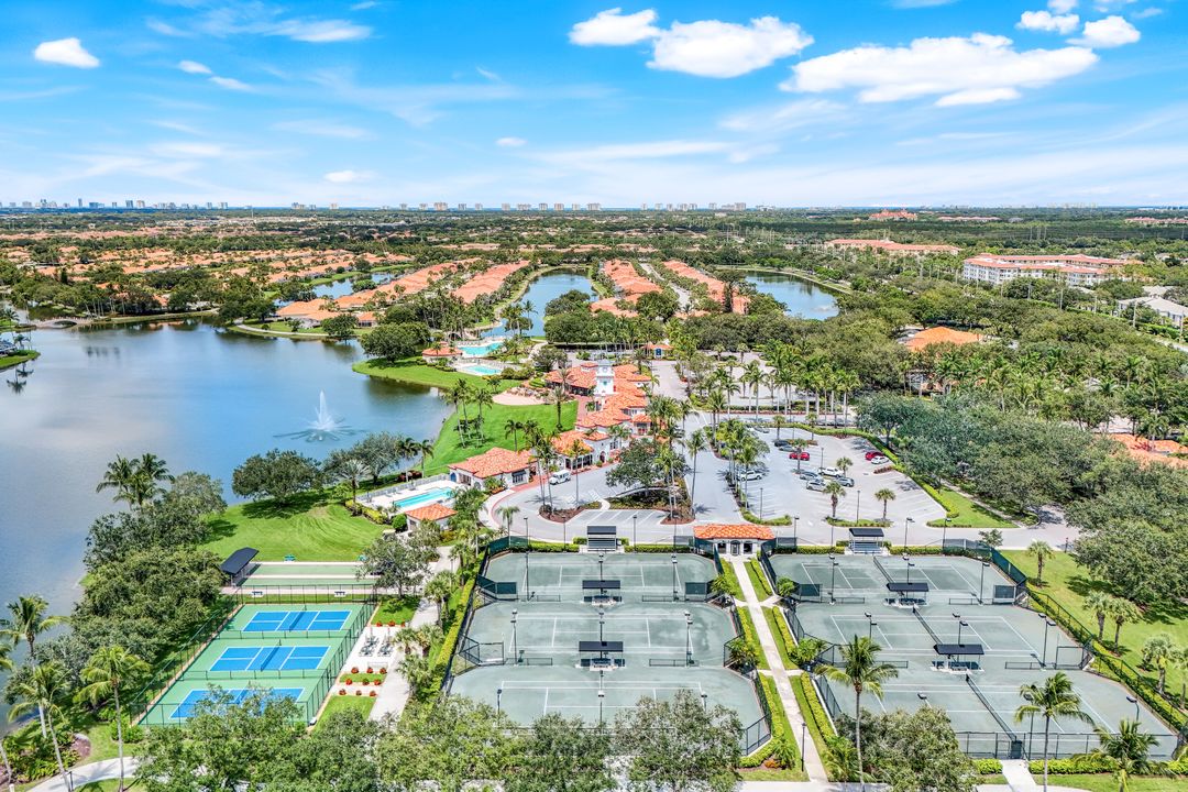 3556 El Verdado Ct, Naples, FL 34109
