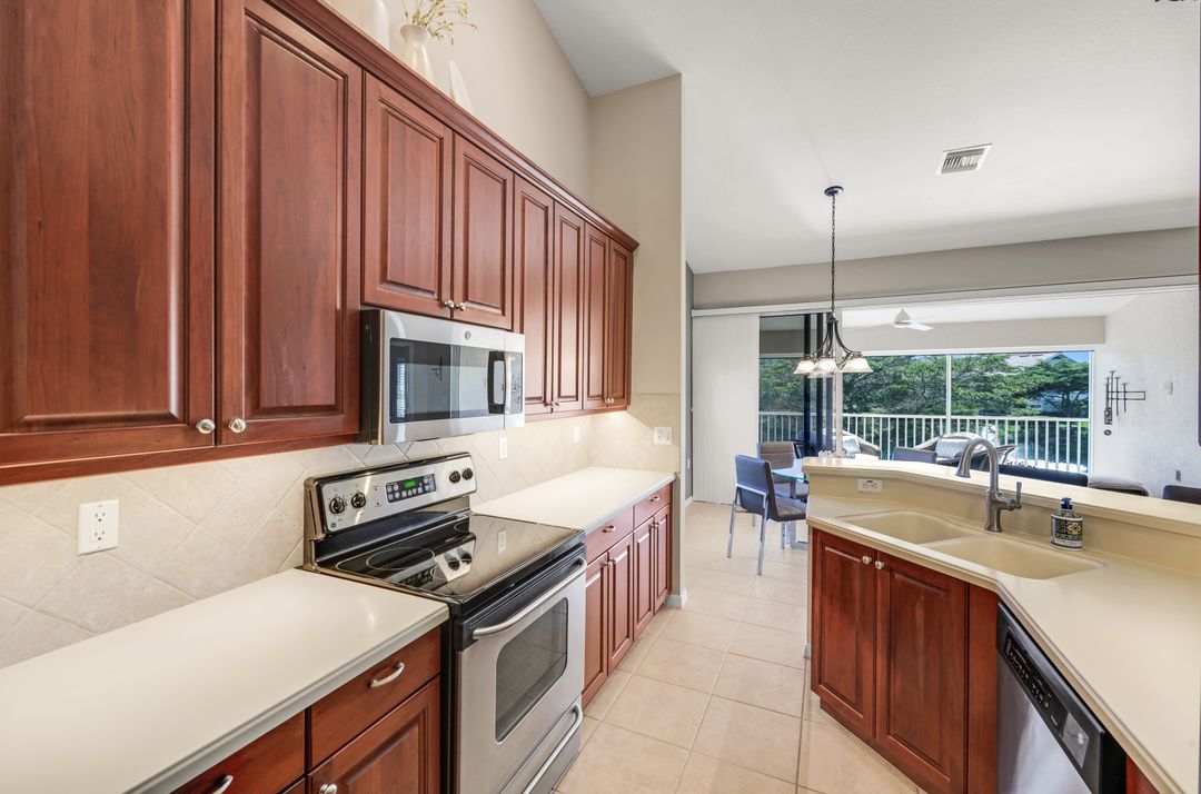 6360 Lexington Ct  #201, Naples, FL 34110