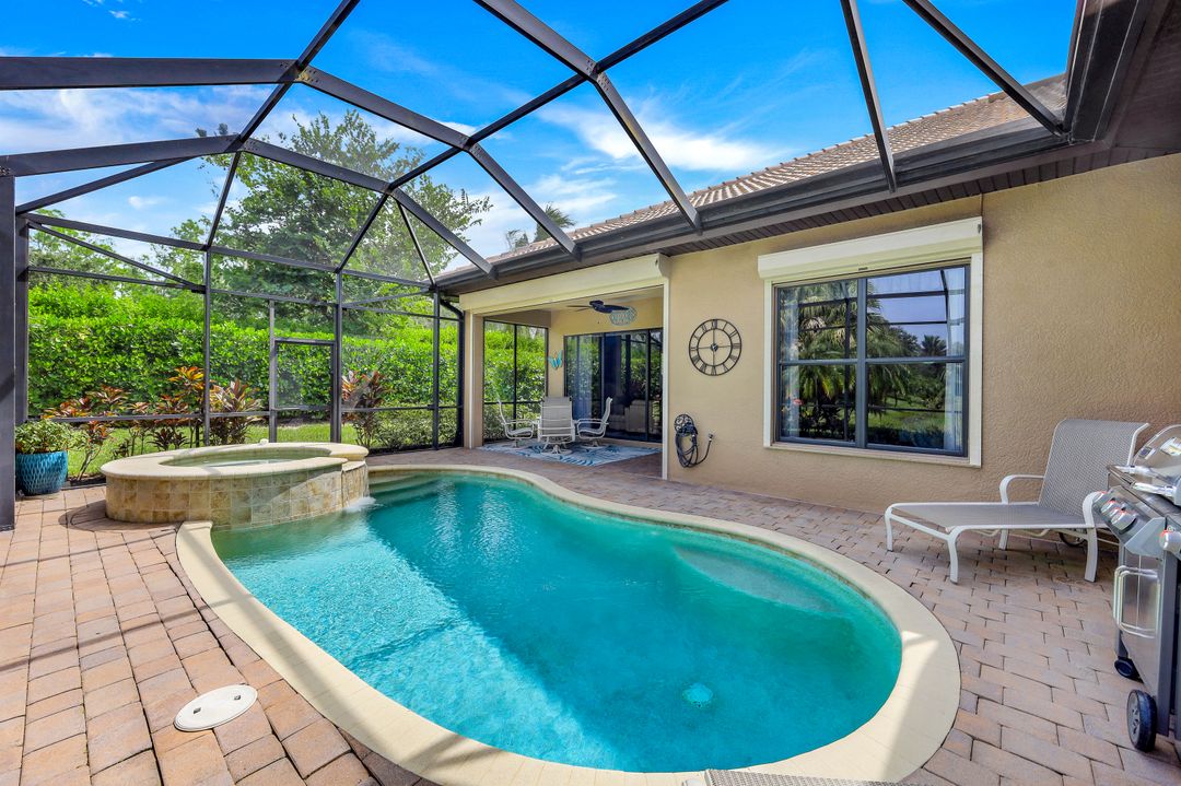 7598 Moorgate Point Way, Naples, FL 34113