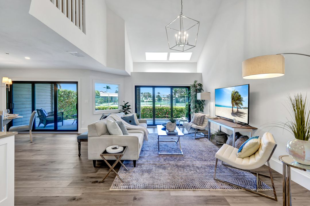 563 Park Shore Dr, Naples, FL 34103