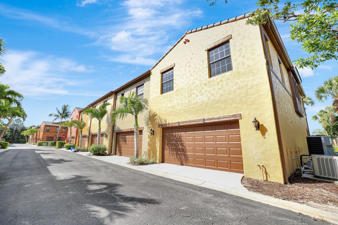 9037 Alturas St #3705, Naples, FL 34113