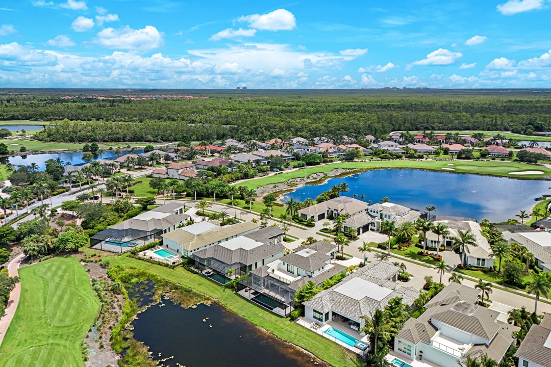 9937 Montiano Dr, Naples, FL 34113