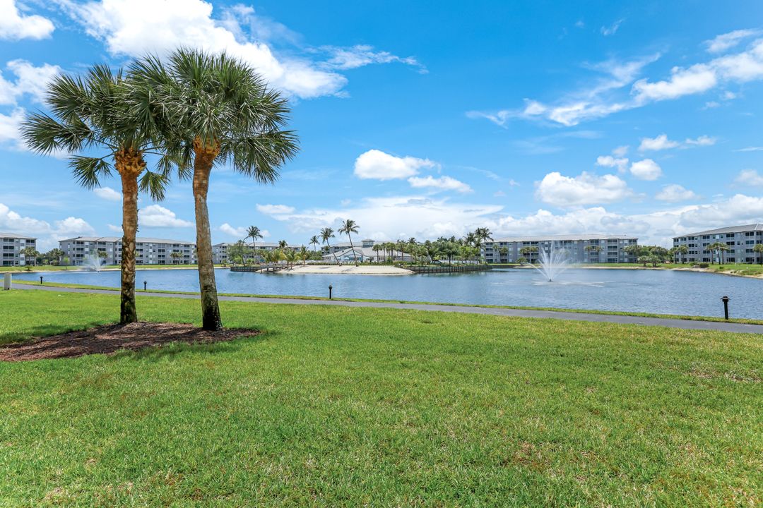 16635 Lake Cir Dr #614, Fort Myers, FL 33908