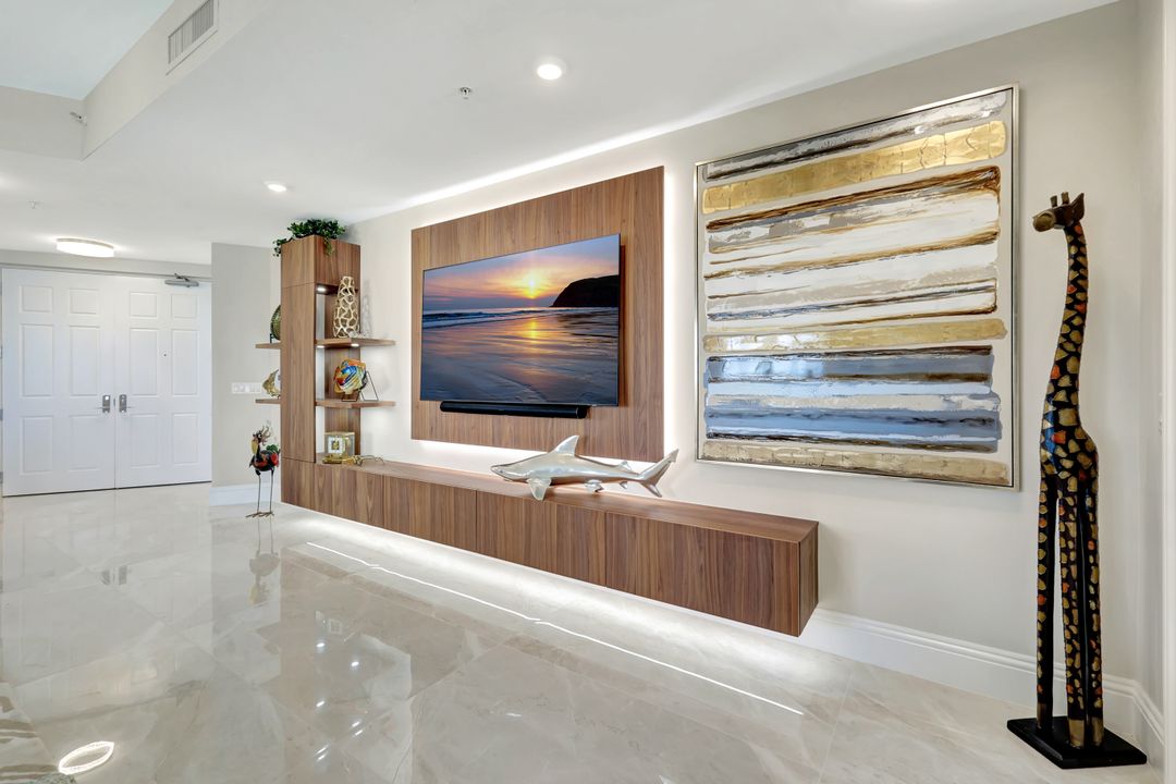 930 Cape Marco Dr #506, Marco Island, FL 34145