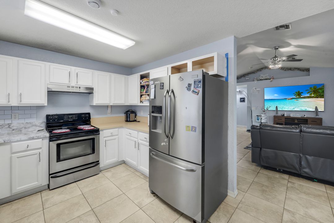 438 Willowbrook Dr, Lehigh Acres, FL 33972