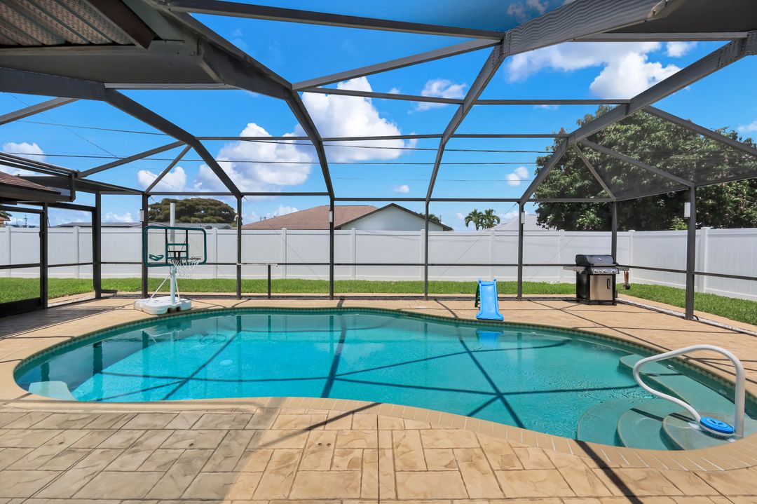 4548 SE 11th Pl, Cape Coral, FL 33904