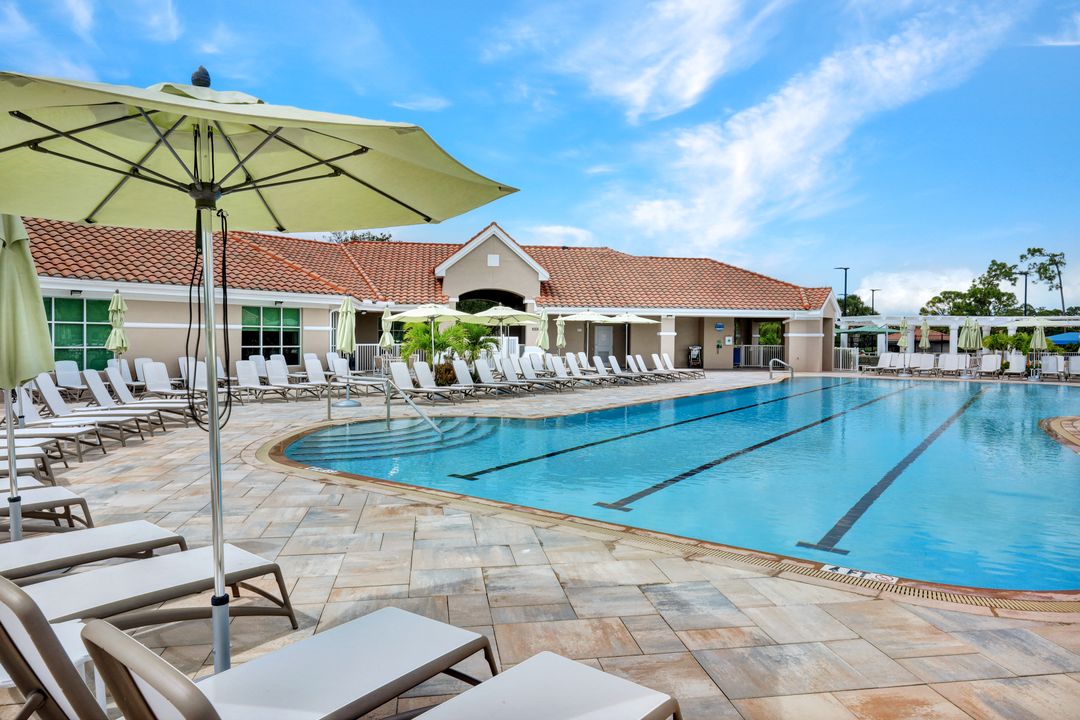 8275 Danbury Blvd #203, Naples, FL 34120