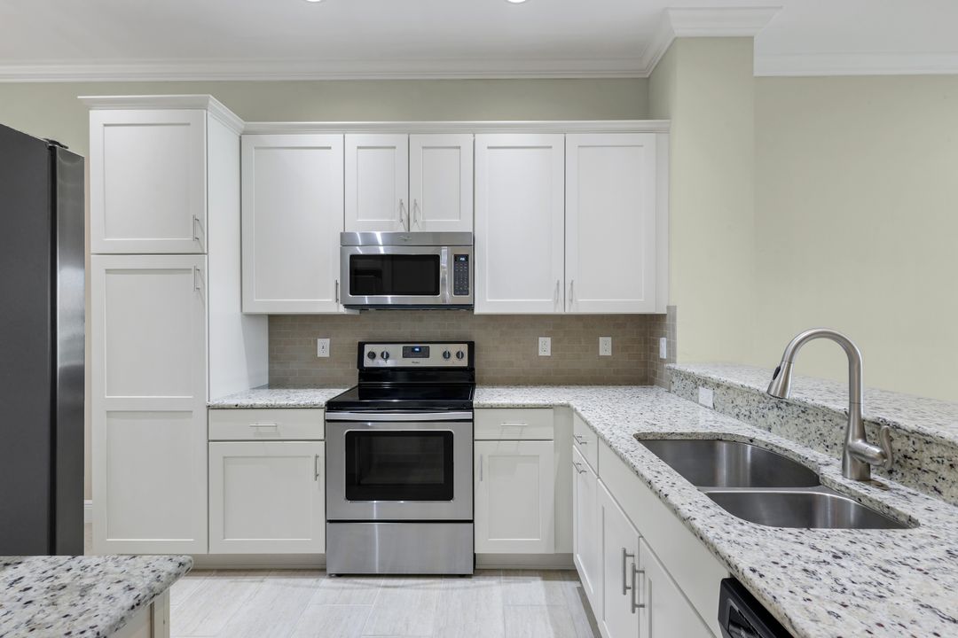 15114 Palmer Lake Cir #203, Naples, FL 34109