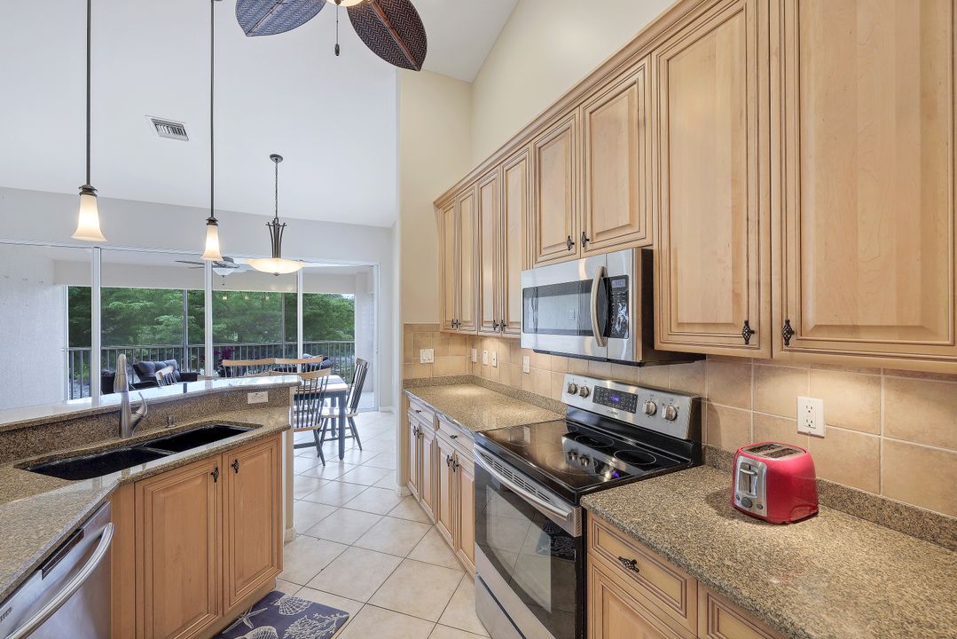 6320 Lexington Ct #202, Naples, FL 34110