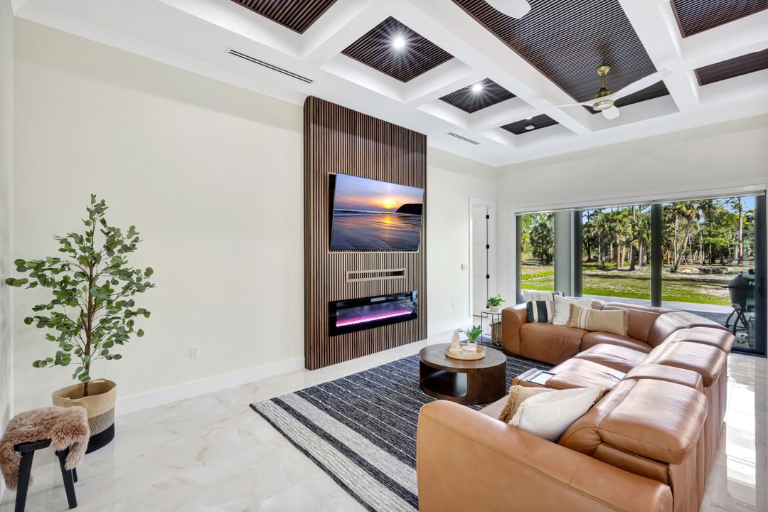 2546 4th St NW, Naples, FL 34120