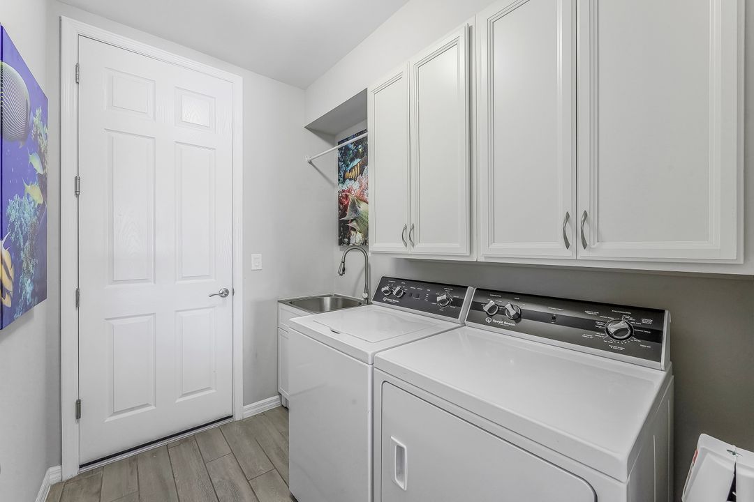 14908 Edgewater Cir, Naples, FL 34114