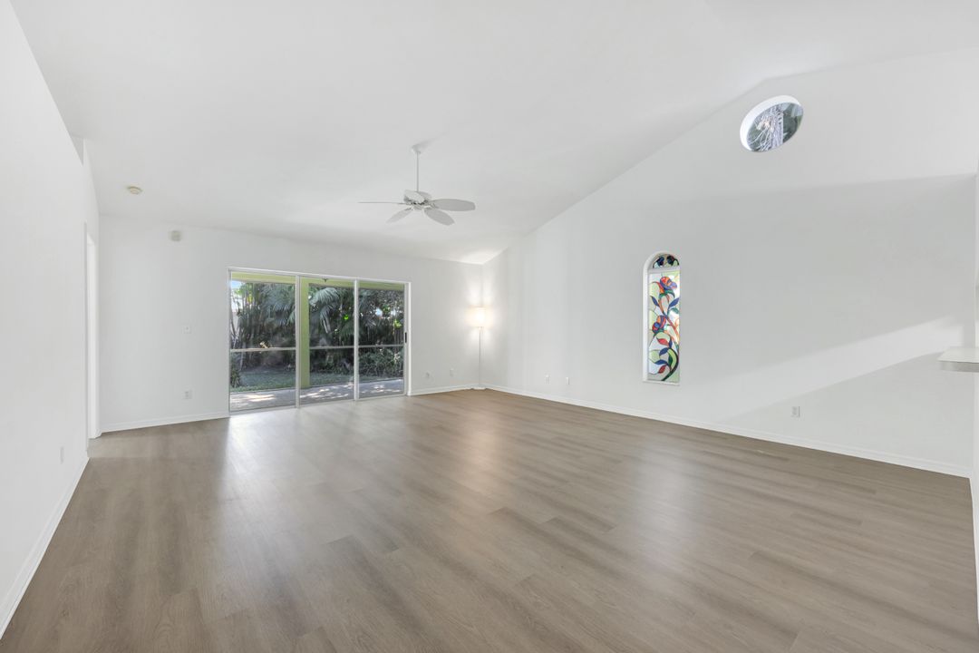 812 102nd Ave N, Naples, FL 34108