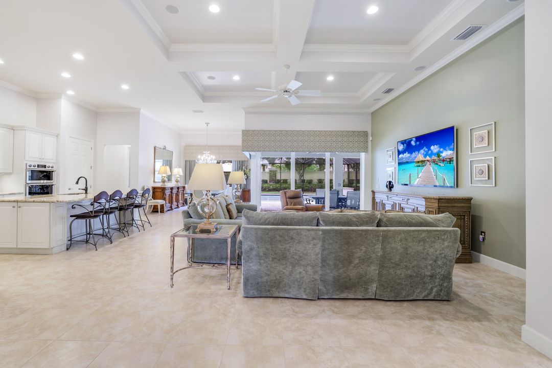 9266 Quarry Dr, Naples, FL 34120