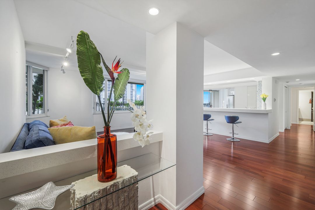 4041 Gulf Shore Blvd N #204, Naples, FL 34103