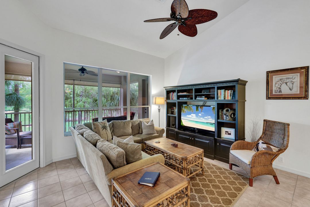 8275 Danbury Blvd #203, Naples, FL 34120