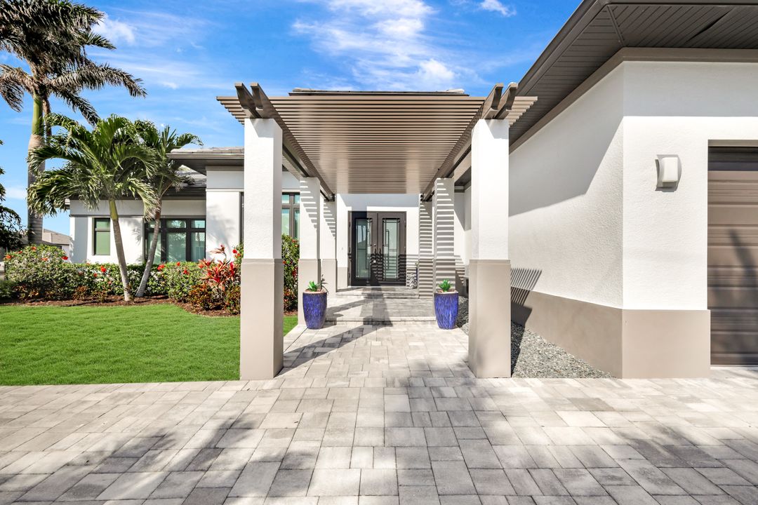 1135 Lorraine Ct, Cape Coral, FL 33904