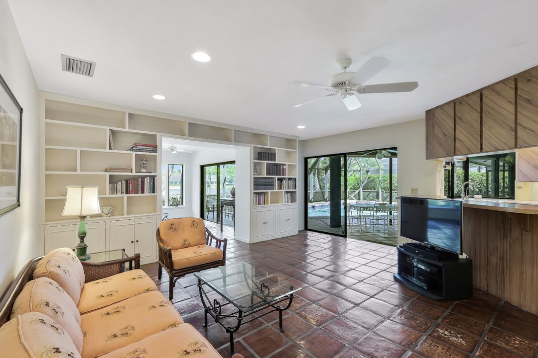 700 Bald Eagle Dr, Naples, FL 34105