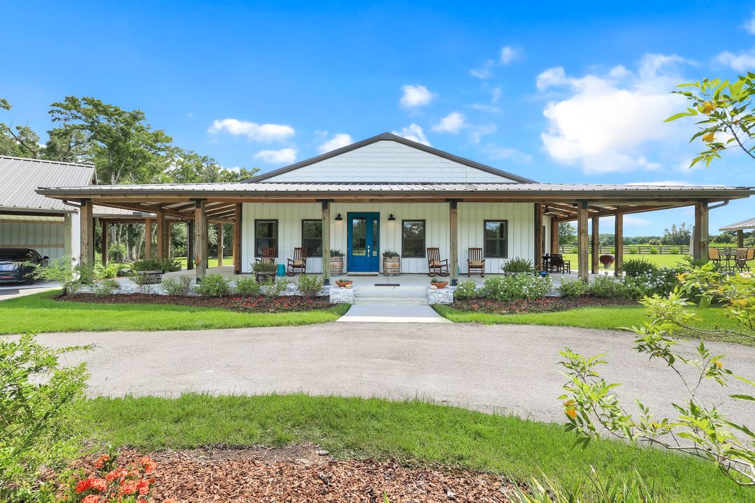 19080 Parkinson Rd, Alva, FL 33920