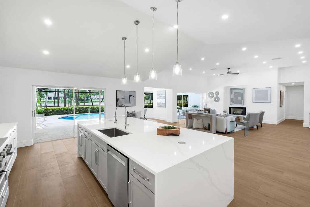 12888 Valewood Dr, Naples, FL 34119