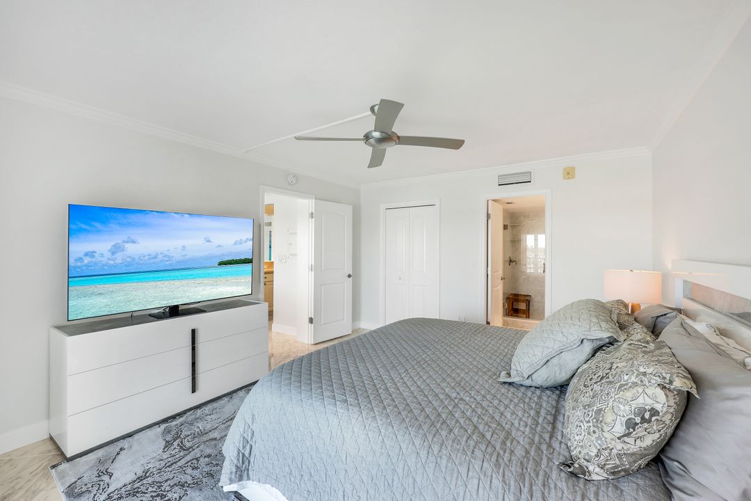 2750 Gulf Shore Blvd N #402, Naples, FL 34103