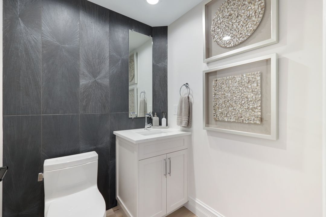 1060 Borghese Ln #902, Naples, FL 34114