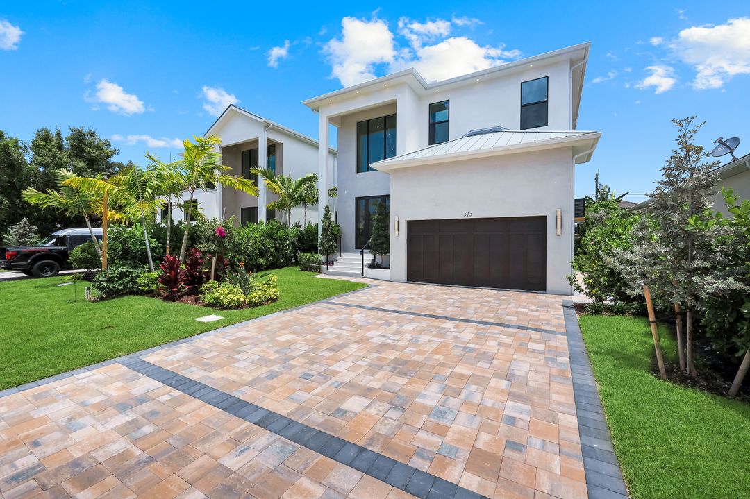 513 92nd Ave N, Naples, FL 34108