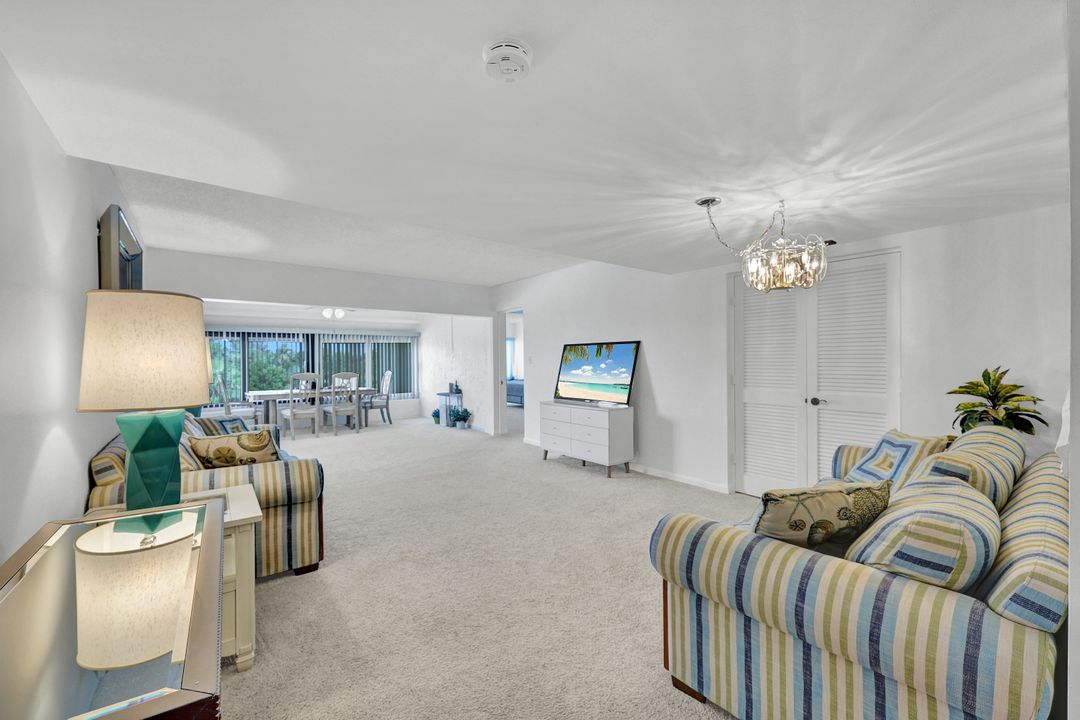 955 Palm View Dr #307, Naples, FL 34110